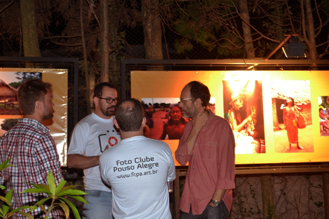 Durante visita ao GLOC, diretores encontraram o professor e fotógrafo Luciano da Costa